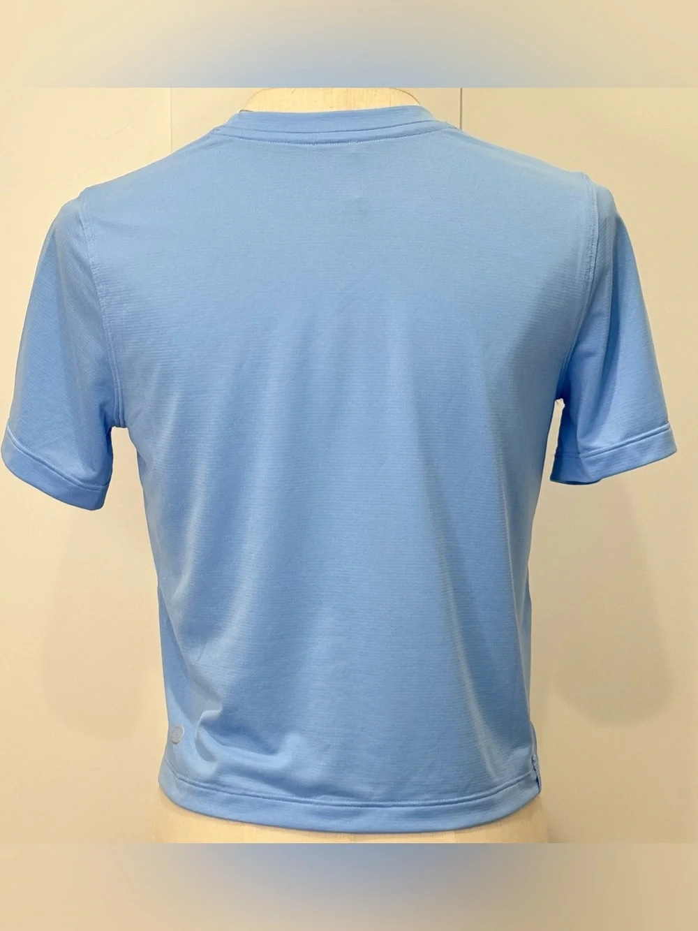Lululemon Ultralight Waist-Length T-Shirt Size 6 Blue Willow Crop Workout Active